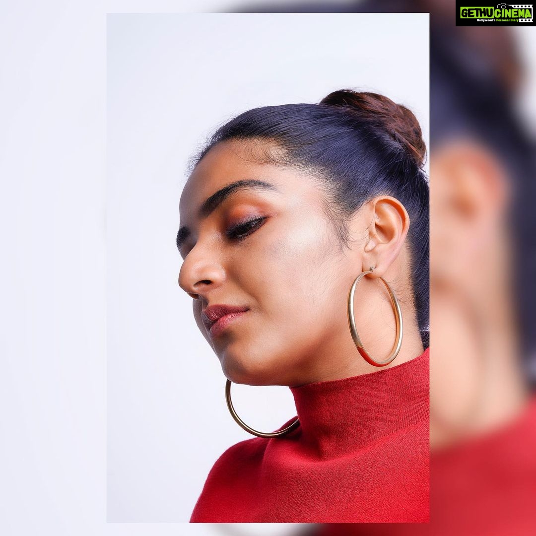 Rajisha Vijayan Instagram - Slightly angled, Still aligned! Featured on: @vanithamagazine Photography: @basilpaulo.in Styling: @styledbysmiji Coordinator: @pushpamathew28 Hair and Makeup : @femy_antony__ Edits and retouch: @asku_busk Hair and makeup assist: @sharath_8686 Shoot assist : @yin_yang_popy Video: Anoop Ashokan