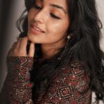 Rajisha Vijayan Instagram - Slay the shy 🙈 @kalamkaari x @jiksonphotography x @saatrangi_silverstudio