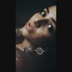 Rajisha Vijayan Instagram - आऊँ तो सुबह जाऊं तो मेरा नाम सबा लिखना बर्फ पड़े तो बर्फ पे मेरा नाम दुआ लिखना . . . @kee_dinesh 📷