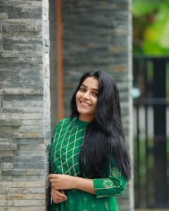 Rajisha Vijayan Instagram - Eid Mubarak!!! ♥️🤗 @moher_fashions 👗 Swipe away...