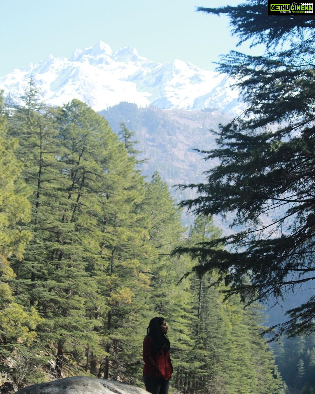 Rajisha Vijayan Instagram - Day 1: This was the view from our stay at Kasol. This serene view along with the soothing sound of the gushing river meant I could meditate in a second. And these pebbles became the very first souvenirs from the trip. ♥️ @tentgraam
