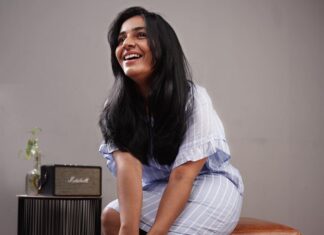 Rajisha Vijayan Instagram - Statement furniture is something I love. This unique leatherama ottoman and inkspired table from @topp_brass are my current favourite. Was looking for a casual shoot on my favourite pieces of furniture and @jiksonphotography as usual was super sporty and the end result is here! 😍 Making home more beautiful this lockdown 🙈