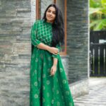 Rajisha Vijayan Instagram - Eid Mubarak!!! ♥️🤗 @moher_fashions 👗 Swipe away...