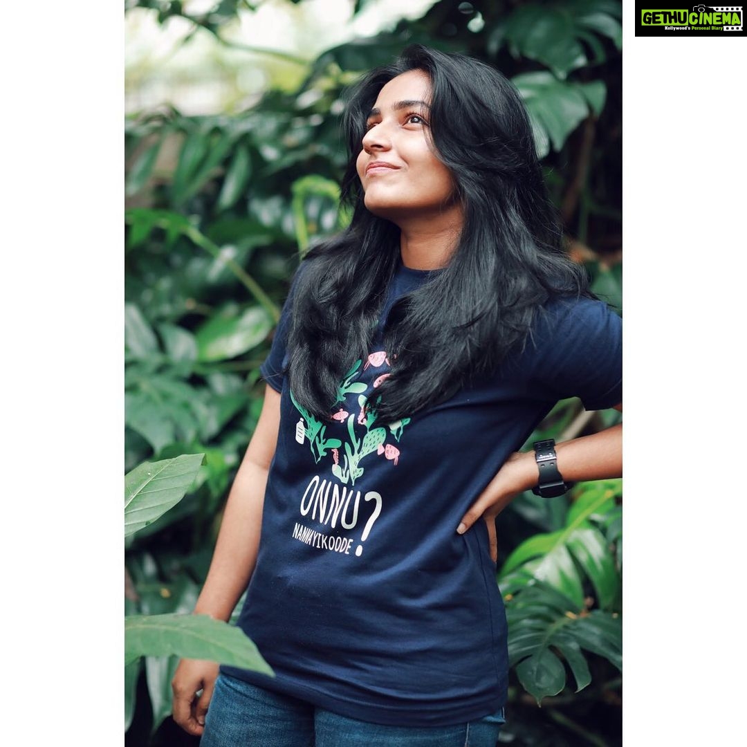 Rajisha Vijayan Instagram - Onn Nannyikoode❓ @mydesignationofficial T-shirt ‼️ @yaami____ click ♥️