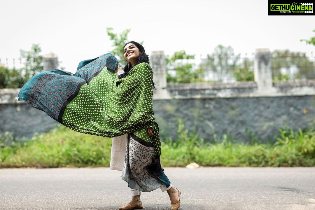 Rajisha Vijayan Instagram - Dia 💫 @manju_aestheticsoul @kalamkaari @saatrangi_silverstudio @sanil_sathyadev