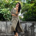 Rajisha Vijayan Instagram - Dia 💫 @manju_aestheticsoul Outfit: @kalamkaari Accessories: @saatrangi_silverstudio PC: @sanil_sathyadev