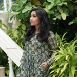 Rajisha Vijayan Instagram – Stand Up promotions. 💚
Outfit: @kalamkaari 
PC: @jiksonphotography 
MUA: @__fabi_fab__ 
#standupmovie #nov29 Le Méridien Kochi