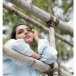 Rajisha Vijayan Instagram - Wondering whether you liked the song.. 🙈 For those who haven’t watched it yet, link is in bio ♥️ #standupmovie #mathivarathesong