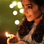 Rajisha Vijayan Instagram - Diwali happens to be one of my most favourite festivals. From cleaning house on the day before that is Choti Diwali, to the Lakshmi pooja and exchange of sweets. And by sweets I mean so many varieties of them! 😍 But my most favourite part is lighting earthen diyas, loads of them. ♥️🥰 This Diwali let’s spread joy and light 💫✨ #iamcelebratingacrackersfreediwali #earthernlamps✨