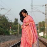 Rajisha Vijayan Instagram - SUNday is here! And it’s saree time 🥰 Wearing this 6 yards of pure silk from @thepanagia along with these gorgeous earrings from @adorebypriyanka and clicked by my current fav @jiksonphotography 🌷 PS: Thank you so much @saugandhika_boutique for custom stitching my blouse to a T. ♥️