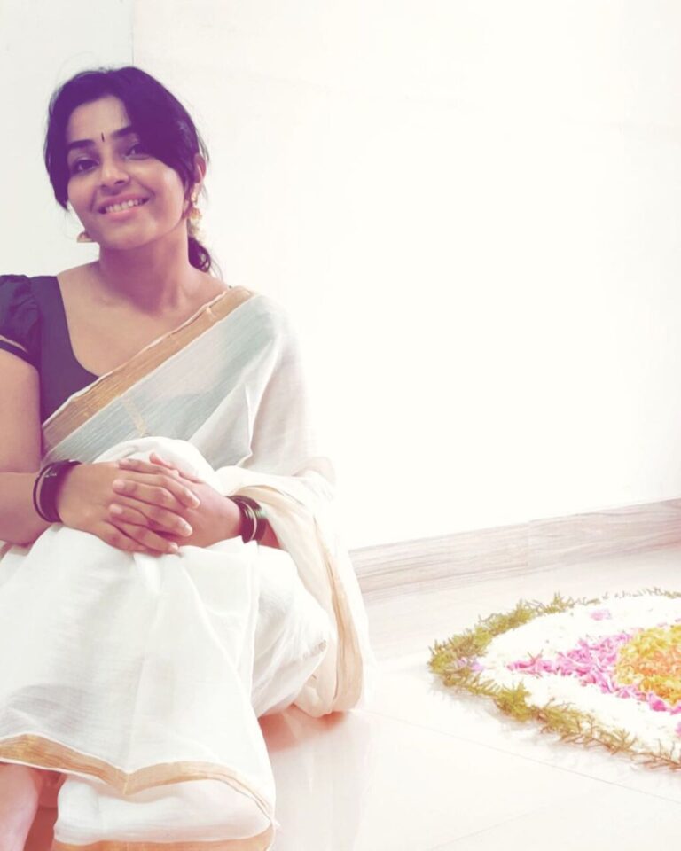 Rajisha Vijayan Instagram - Best Onam so far 🌸😍