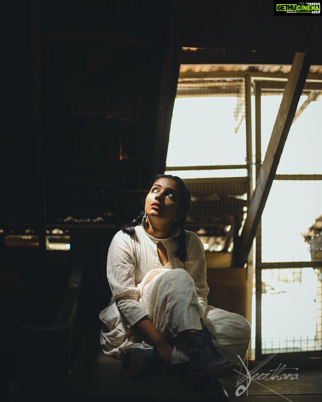 Rajisha Vijayan Instagram - Still dreaming... @kee_dinesh 📸 @alka.hari 👗
