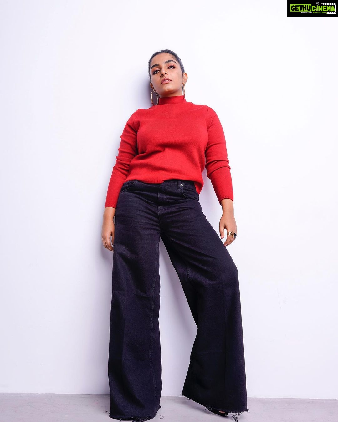 Rajisha Vijayan Instagram - Back to the 80s ♥️ Featured on: @vanithamagazine Photography: @basilpaulo.in Styling: @styledbysmiji Coordinator: @pushpamathew28 Hair and Makeup : @femy_antony__ Edits and retouch: @asku_busk Hair and makeup assist: @sharath_8686 Shoot assist : @yin_yang_popy Video: Anoop Ashokan