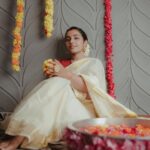 Rajisha Vijayan Instagram - തിരുവോണദിനാശംസകൾ 🌸🌼. 📸 @i_m_vyshnav