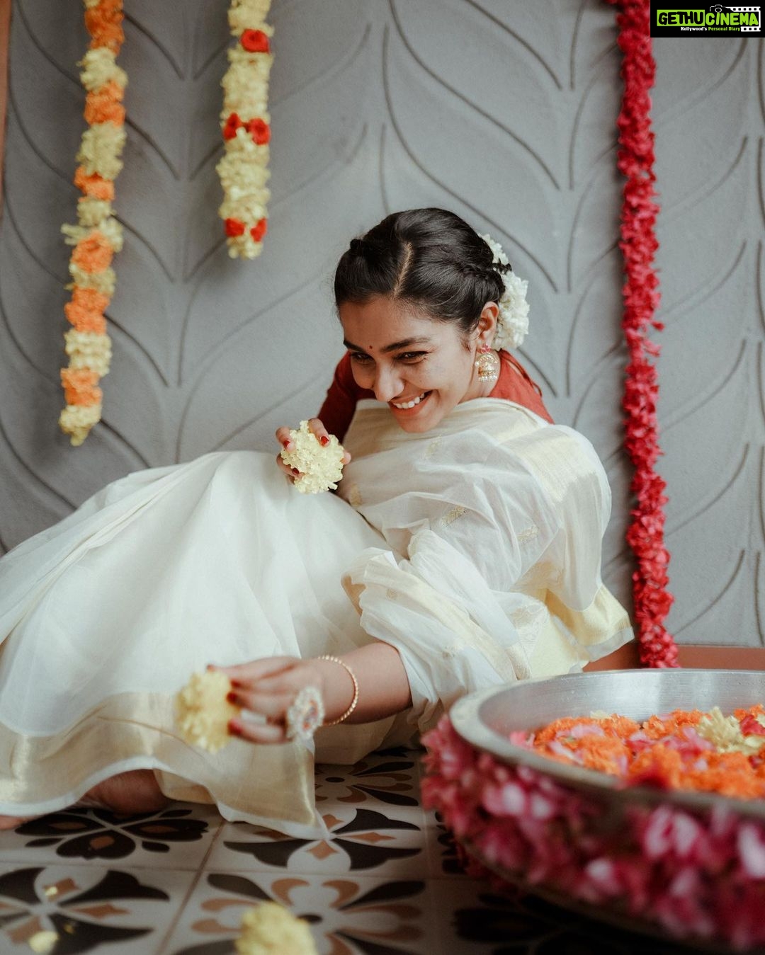 Rajisha Vijayan Instagram - Happy Happy Happy Onam 😍♥️ Wishing all of you a safe and beautiful Onam! ♥️