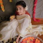 Rajisha Vijayan Instagram - My festive way is to keep it simple yet absolutely elegant, and this @ajiolife outfit is working it’s charm perfectly! I am celebrating this #Onam, by gifting my loved ones presents from the festive range of AJIO at 50-80% OFF*! Hit the #linkinbio and get yours too! Shop now! #AjioLove #GiftingwithAjio #Ad