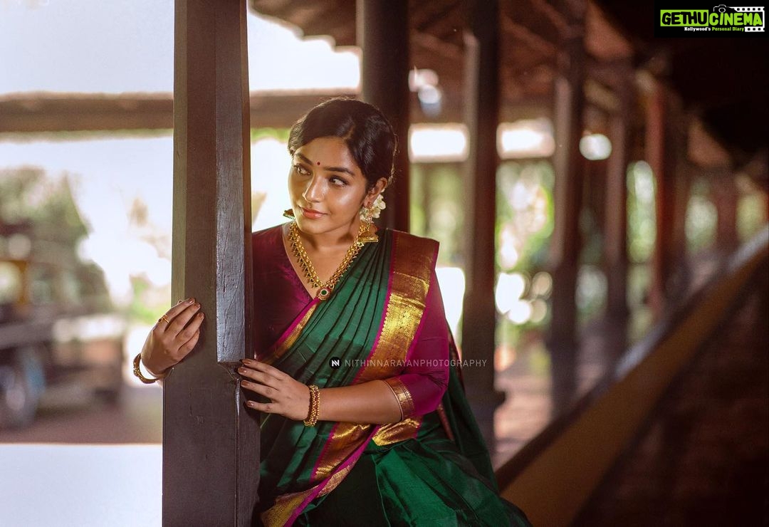 Rajisha Vijayan Instagram - Reliving the quaint era with @ttdevassy ♥️ @nithinnarayan 📷 @_femy_antony_ @styled_by_gk