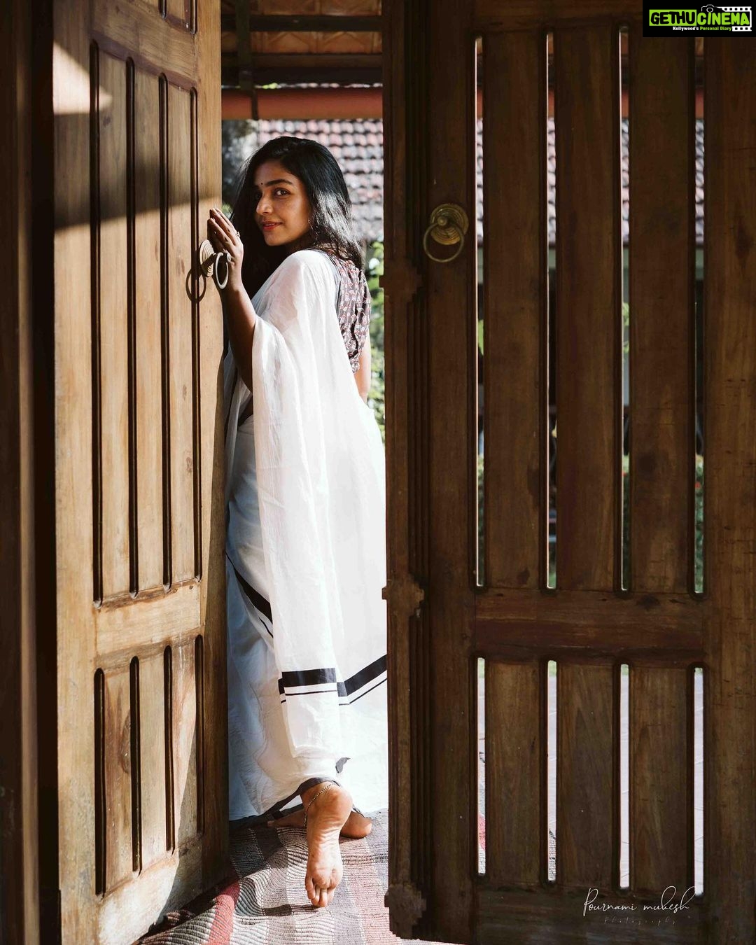 Rajisha Vijayan Instagram - ഇടനാഴിയിലെ കാലൊച്ച...
