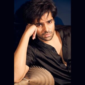 Ram Pothineni Instagram - 🖤

#RAPO 

Clicked by: @eshaangirri 
Styled by: @harmann_kaur_2.0 
Thank you @_deepthee_ 

Location: #CASARAPO