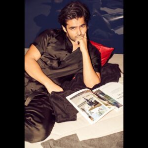 Ram Pothineni Instagram - 🖤

#RAPO 

Clicked by: @eshaangirri 
Styled by: @harmann_kaur_2.0 
Thank you @_deepthee_ 

Location: #CASARAPO