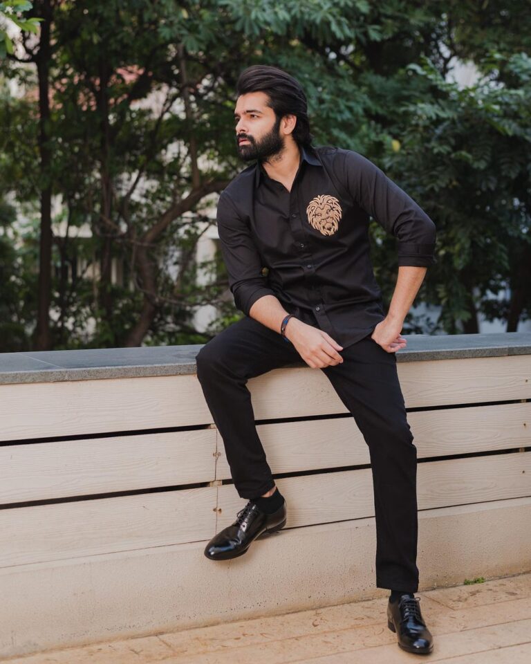 Ram Pothineni Instagram - 🖤 #RAPO Wearing - @manishmalhotra05 Styled by - @ashwin_ash1 Clicked by - @fazalkhann