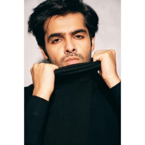 Ram Pothineni Instagram - 9 to 5: Show em how you Rock..
5 to 9: Show em how you Roll!!

Love..
#RAPO

Clicked by: @eshaangirri 
Styled by: @harmann_kaur_2.0 
Thank you @_deepthee_ 

Location: #CASARAPO