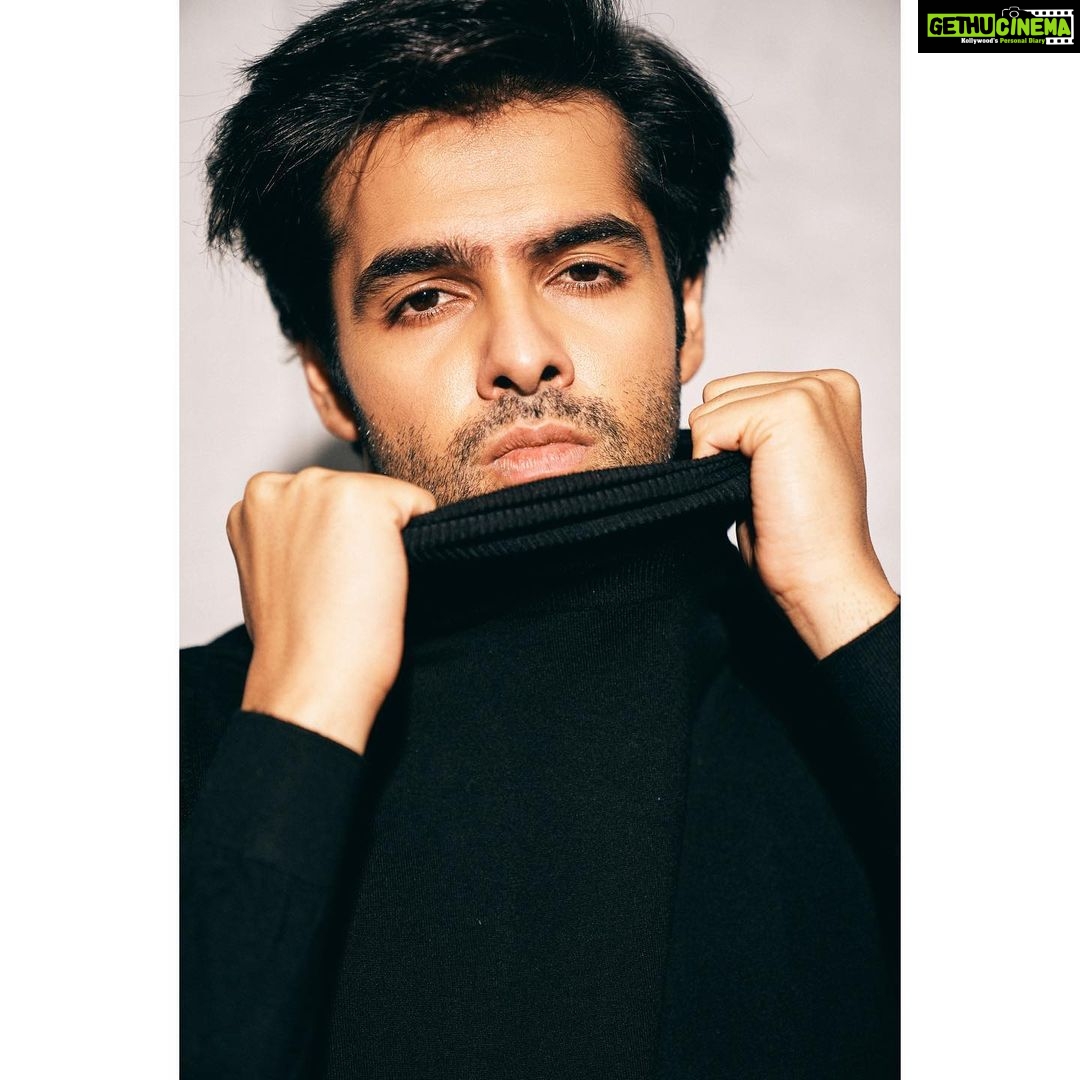 Ram Pothineni - 562.4K Likes - 9 to 5: Show em how you Rock..
5 to 9: Show em how you Roll!!
Love..
#RAPO
Clicked by: @eshaangirri
Styled by: @harmann_kaur_2.0
Thank you @_deepthee_
Location: #CASARAPO
