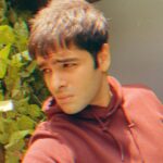 Ram Pothineni Instagram - The Sun don’t let you smile.. #summers ☄️ ...k..imma head back inside now...🚶‍♂️ ‪Happy weekend..‬ Love.. #RAPO