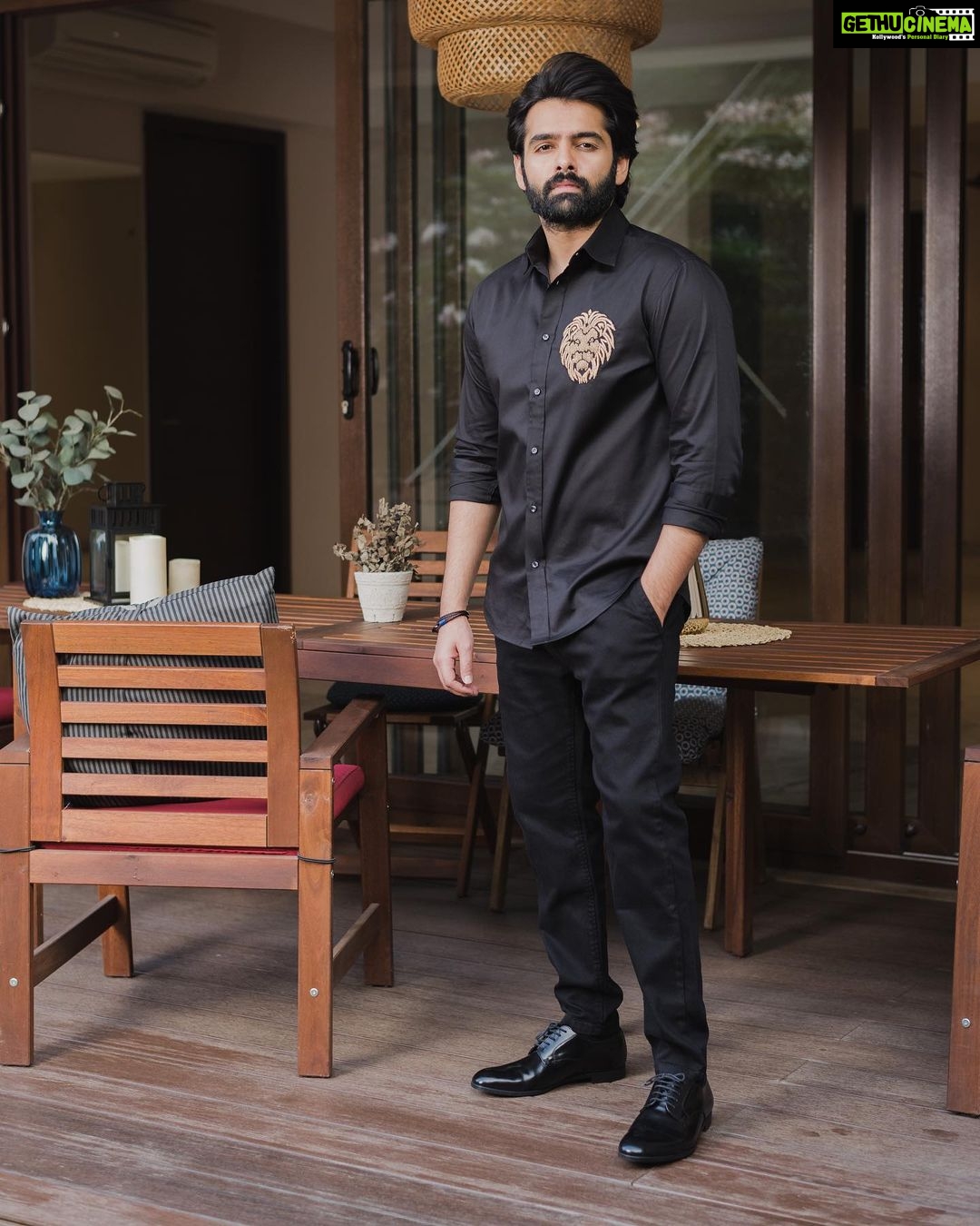 Ram Pothineni - 0.9 Million Likes - 🖤
#RAPO
Wearing - @manishmalhotra05
Styled by - @ashwin_ash1
Clicked by - @fazalkhann