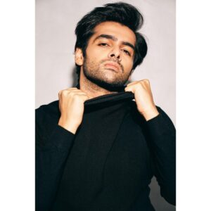 Ram Pothineni Instagram - 9 to 5: Show em how you Rock..
5 to 9: Show em how you Roll!!

Love..
#RAPO

Clicked by: @eshaangirri 
Styled by: @harmann_kaur_2.0 
Thank you @_deepthee_ 

Location: #CASARAPO