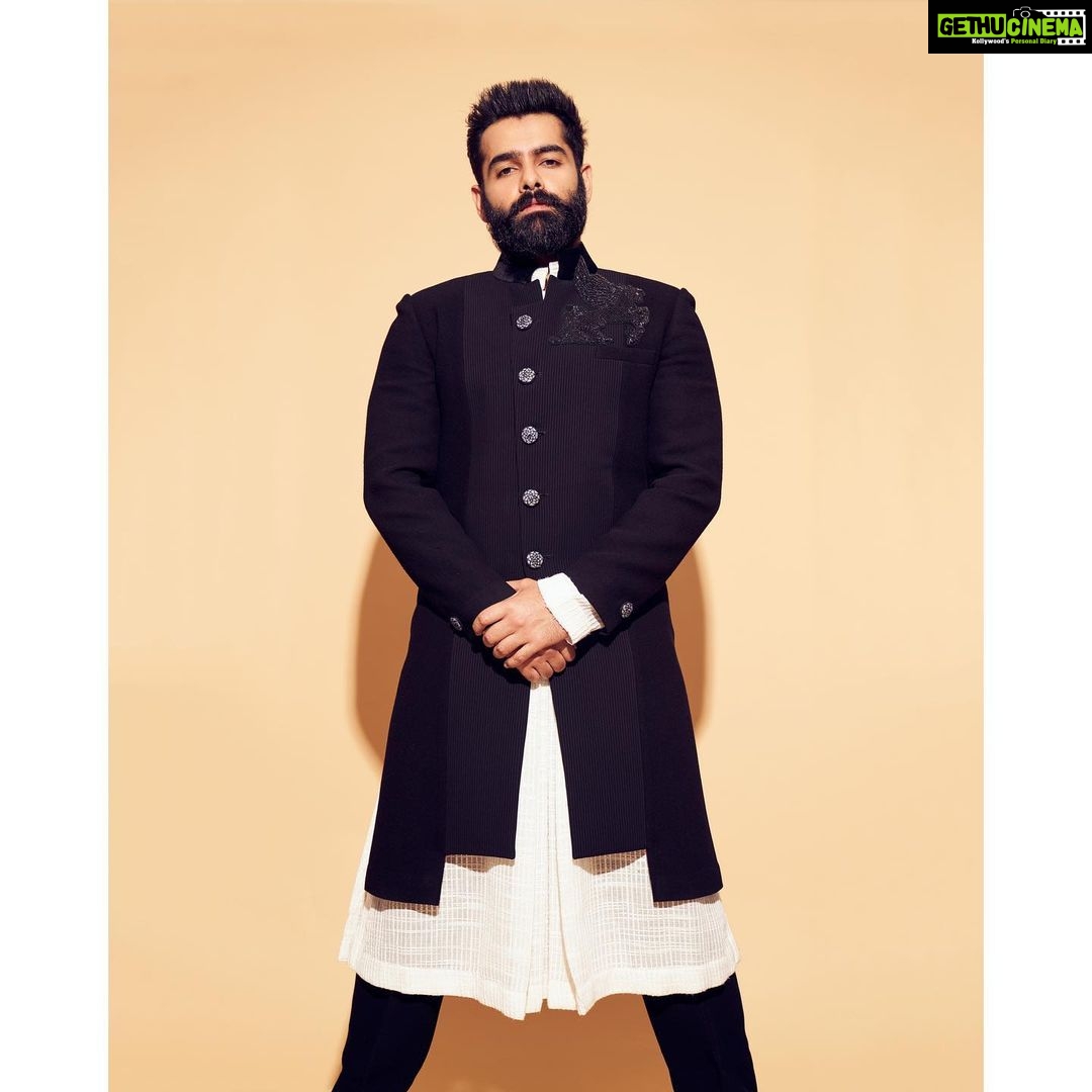 Ram Pothineni Instagram - ...! Love.. #RAPO Outfit - @manishmalhotra05 Styling - @ashwin_ash1 @hassankhan_3 Pics - @eshaangirri #manishmalhotra #blenderspridefashiontour