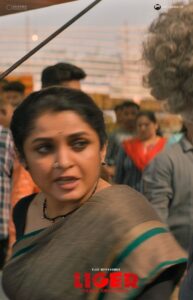 Ramya Krishnan Instagram - She is fierce by nature & gentle by hear

Watch out for the Lady of the House, @meramyakrishnan as the MOTHER of #LIGER

#LigerOnAug25th

@thedeverakonda @ananyapanday @miketyson @karanjohar #PuriJagannadh @charmmekaur
@apoorva1972 @ronitboseroy @vish_666
@azeemdayani @dharmamovies @sonymusicindia @sonymusic_south @aafilms.official