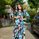 Raveena Daha Instagram – கடல்களில் உருவாகும் அலையானது விழுவதும் பின்பு எழுவதும் இயல்பானது💯🖤

Beautiful long frock from: @karthika_fashion_store 💙