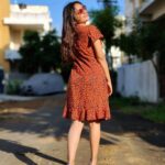 Raveena Daha Instagram – வண்ணம் இல்லா என் வாழ்விலே, வர்ணம் மீட்டுகிறாய்🌈💙 

Super stylish frock from: @dresshousee_ 😍🔥

#raveena #raveenadaha