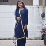 Raveena Daha Instagram - நான் கொண்ட நேசங்கள் வீண் தானோ ? ✨ Outfit from: @fathimacollection_online_shop2 💙 . Pc: @bijeshavanoor 😍🥰 chettan 🖤 . #raveena #raveenadaha