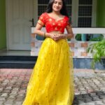 Raveena Daha Instagram - எண்ணம் போல் வாழ்க்கை 💙✨ Lehenga from: @online_storemarket 🥰😍 HAPPY 800K FAMILY 🌈🥰😍