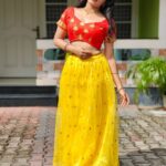 Raveena Daha Instagram - எண்ணம் போல் வாழ்க்கை 💙✨ Lehenga from: @online_storemarket 🥰😍 HAPPY 800K FAMILY 🌈🥰😍