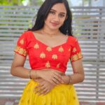 Raveena Daha Instagram - எண்ணம் போல் வாழ்க்கை 💙✨ Lehenga from: @online_storemarket 🥰😍 HAPPY 800K FAMILY 🌈🥰😍