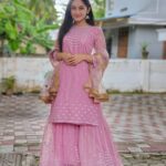 Raveena Daha Instagram - எனை ஆளும் காதல் தேசம் நீ தான் 💙🥺💯 Pink sharara kurti set from : @abby_trend 😍 #raveena #raveenadaha