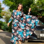 Raveena Daha Instagram - கடல்களில் உருவாகும் அலையானது விழுவதும் பின்பு எழுவதும் இயல்பானது💯🖤 Beautiful long frock from: @karthika_fashion_store 💙