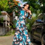 Raveena Daha Instagram - கடல்களில் உருவாகும் அலையானது விழுவதும் பின்பு எழுவதும் இயல்பானது💯🖤 Beautiful long frock from: @karthika_fashion_store 💙