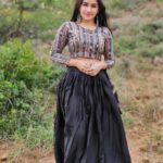 Raveena Daha Instagram – இதயம் முழுதும் இருக்கும் இந்த தயக்கம் எங்கு கொண்டு நிறுத்தும் ? 🥺💙

Outfit from: @the_glitzandglam_boutique 😍

 love this outfit 😍 fits  perfectly 🦋🦋

#raveena #raveenadaha