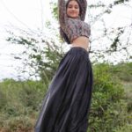 Raveena Daha Instagram – இதயம் முழுதும் இருக்கும் இந்த தயக்கம் எங்கு கொண்டு நிறுத்தும் ? 🥺💙

Outfit from: @the_glitzandglam_boutique 😍

 love this outfit 😍 fits  perfectly 🦋🦋

#raveena #raveenadaha