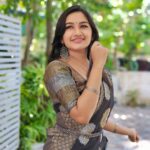Raveena Daha Instagram - 🖤🖤🖤 Beautiful saree from: @shri_sai_collections_ 😍 #raveena #raveenadaha