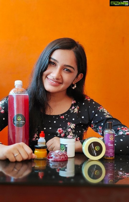 Raveena Daha Instagram - @nainiherbs has 100% organic homemade skincare, haircare Products. All the products in their brands are madeup off Natural ingredients with certified Raw materials .100% safe and Products are at very affordable and pocket Friendly #raveena #raveenadaha