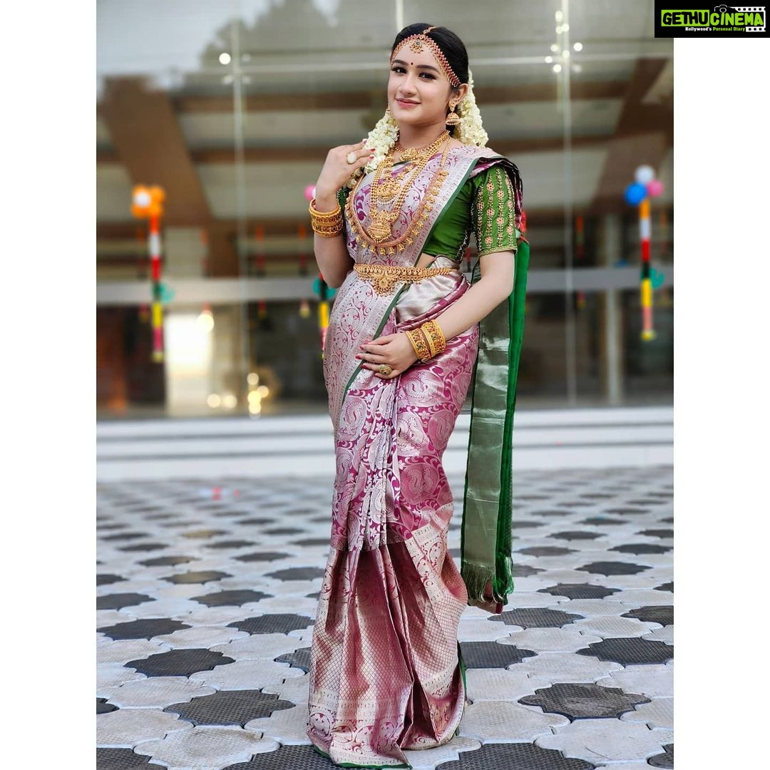 Raveena Daha Instagram - ✨😍✨ Pure silk saree from : @grb_silks 😍 I absolutely loved this saree, it enhanced my beauty 🙈 . Designer blouse from: @d3boutiquee 😍 The hand work and colour of this blouse perfectly matched my saree ❤️ .. Matte finish Bridal jewelry from : @chennai_jazz 😍✨✨ .. #raveena #raveenadaha