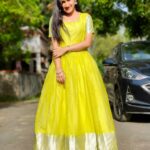 Raveena Daha Instagram - दिल संभल जा जरा फिर मोहब्बत करने चला है तू 😌🌹 In love with this dress😍 from : @karthika_fashion_store 😍💚💚 #raveena #raveenadaha