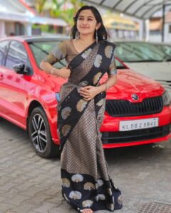 Raveena Daha Instagram - 🖤🖤🖤 Beautiful saree from: @shri_sai_collections_ 😍 #raveena #raveenadaha