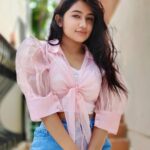 Raveena Daha Instagram – வெற்றி கண்ணை மறைக்கும் தோல்வி தான் கற்றுக் கொடுக்கும் 💯✨

Cutest top from : @mivar_boutique 🍭💗

This crop top is soo cute and my fav ✨🦋

#raveena #raveenadaha