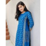 Raveena Daha Instagram - விழியோடு விழி பேச.... விரலோடு விரல் பேச... . வேறு என்ன பேச?? 💙🥺 Beautiful kurti top from : @youth_fashions_ 😍 In lovveeee with this dressss 💙🦋 #raveena #raveenadaha